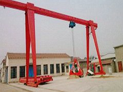 抓斗龙门吊在港口的应用